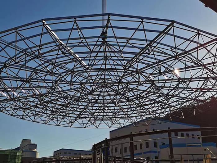 西双版纳螺栓球网架工程施工现场