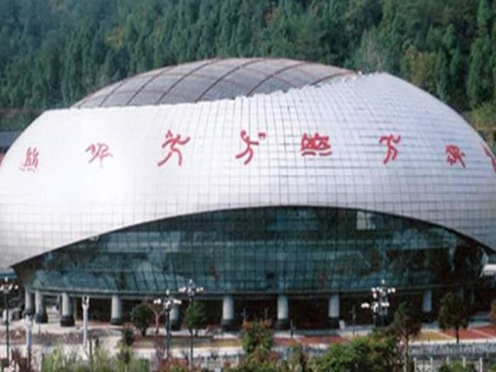 西双版纳体育中心球形网架加工安装